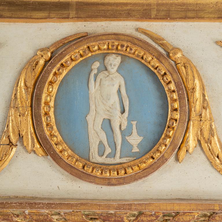 A late Gustavian mirror, beginning of the 19th century.