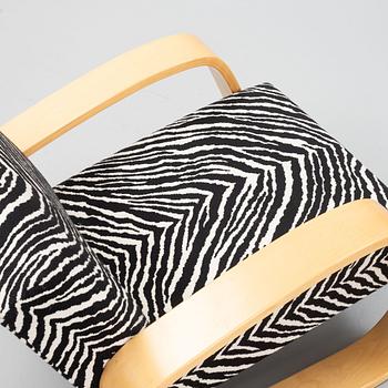 Alvar Aalto, fåtölj, "Tank chair", modell 400, Artek, Finland, 2006.