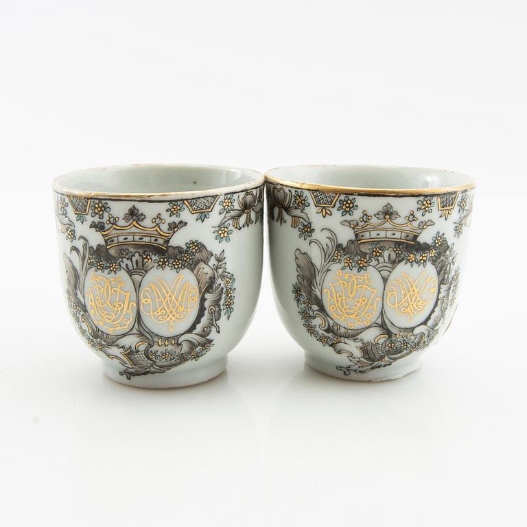 Jug with lid and cups 2 pcs China Yongzheng (1723-35) porcelain.