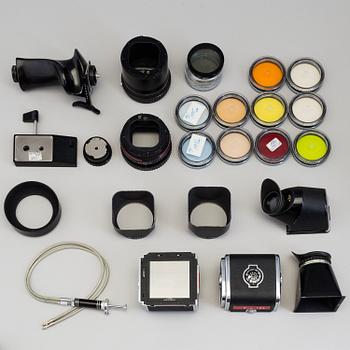 Hasselblad 500/C Camera no TI54816 with from 1964 with five lenses inluding a chrome S-Planar 1:5:6 f=120.