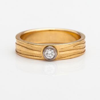 Ring, 18K guld, diamant ca 0.14 ct. Kalevala Koru, Helsingfors 2009.