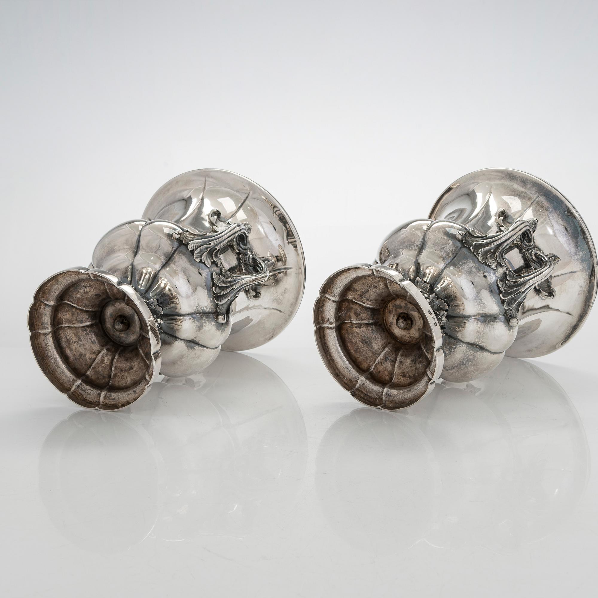 Carl Johan Tegelsten, A pair of Neo-Rococo silver champagne coolers/ vases, maker's mark of Carl Johan Tegelsten, Saint Petersburg 1849.