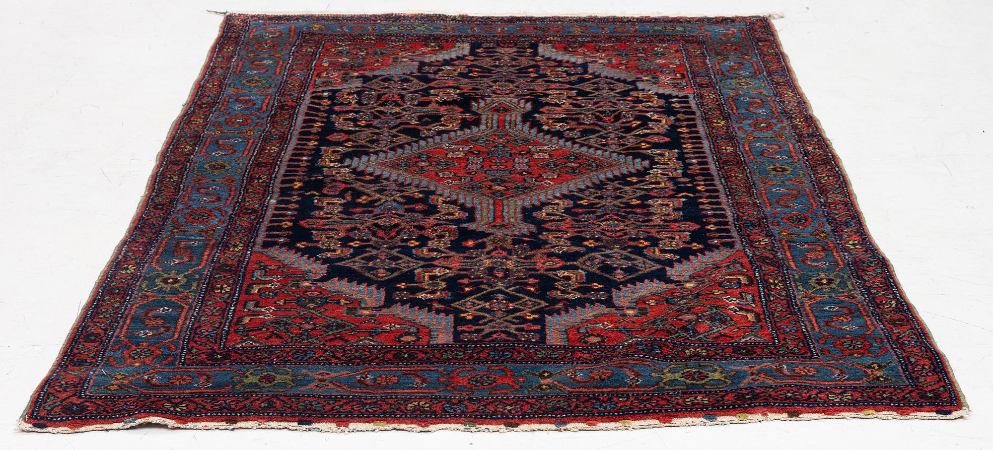 Matta, antik Hamadan, nordvästra Persien, ca 190 x 132 cm.