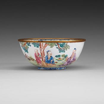 1511. An enamel on copper bowl with figures in a garden, Qing dynasty, Qianlong (1736-95).