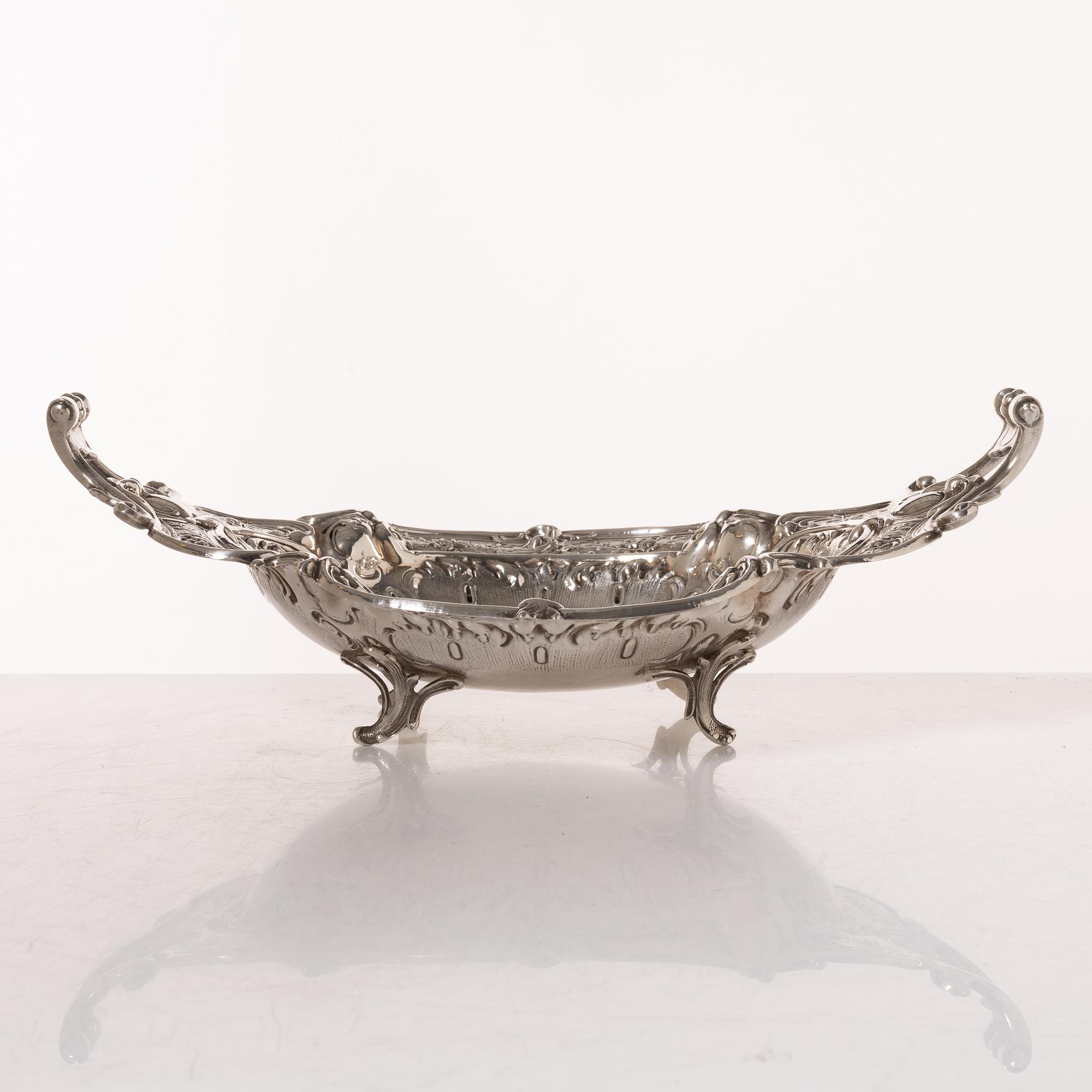A sterling silver Rococo style bowl, 20th century.