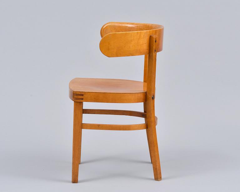 Werner West, A CHAIR.