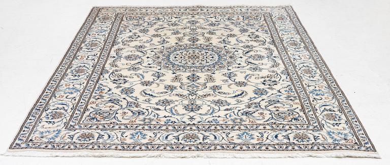 A Nain carpet, c. 275 x 195 cm.