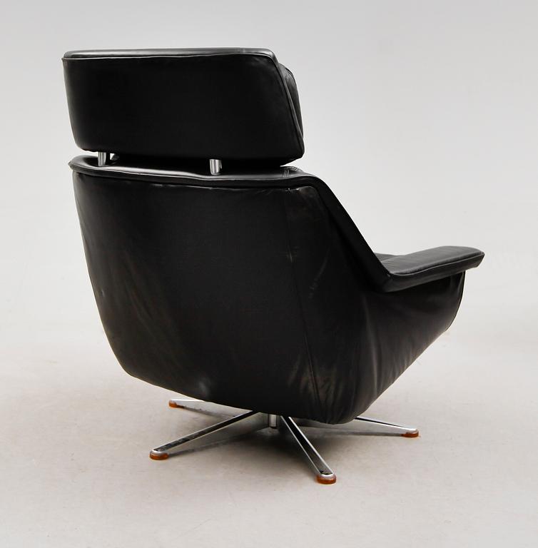 FÅTÖLJ SAMT FOTPALL, "Model 802", Werner Langenfeld, ESA Møbelværk, Danmark, 1900-talets andra hälft.