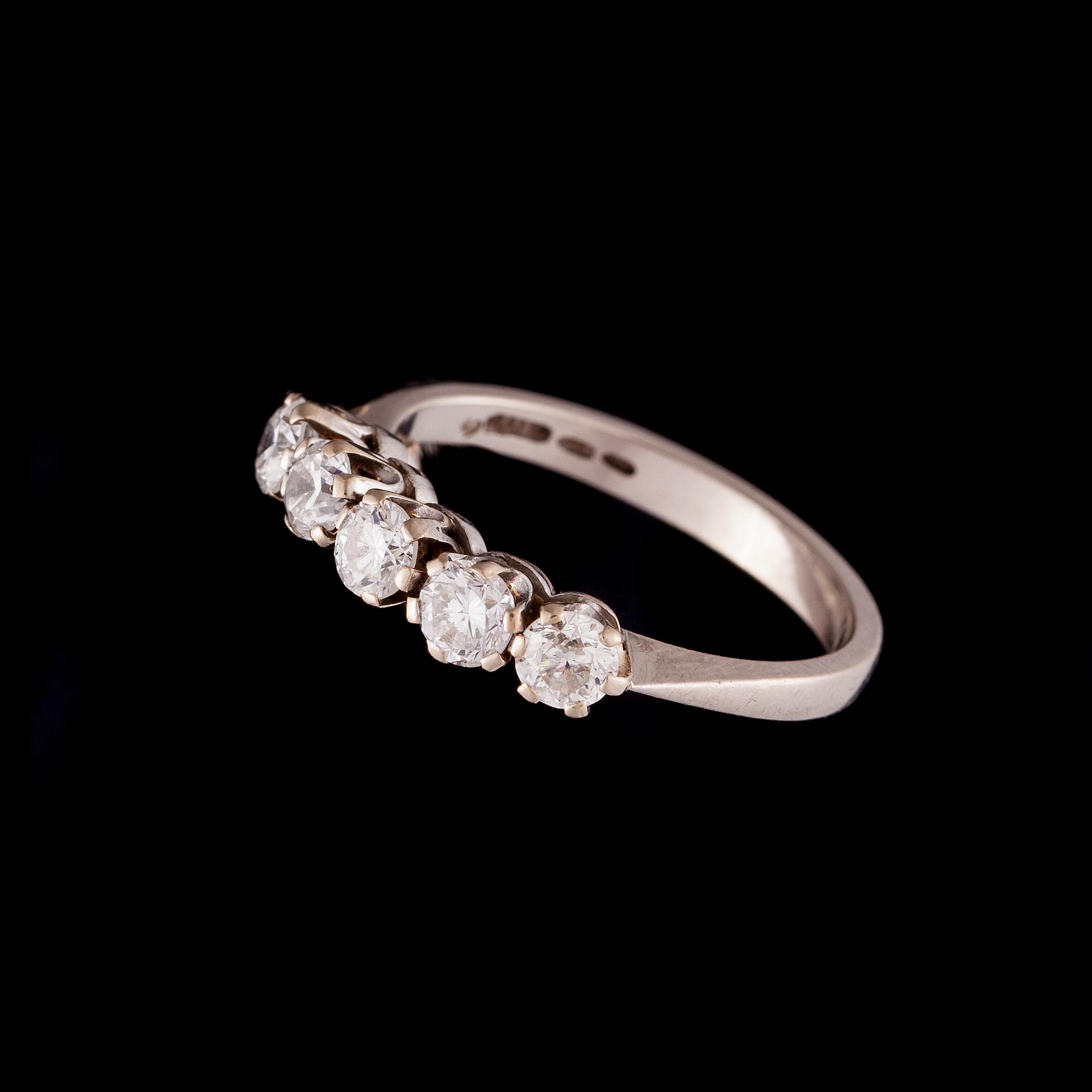 RING, 18K vitguld, briljantslipade diamanter. Finska importstämplar 1990. Vikt 3,8 g.
