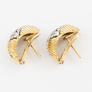 Hoop earrings, 18K gold with octagonal-cut diamonds.