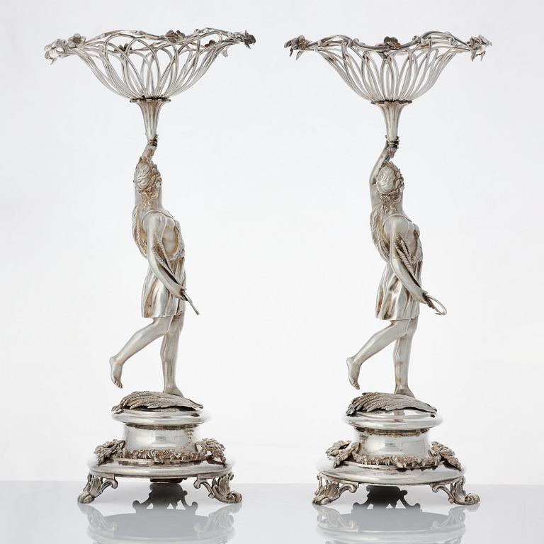 A matched pair of Swedish 19th century silver bowls, Gustaf Möllenborg, Stockholm 1832.