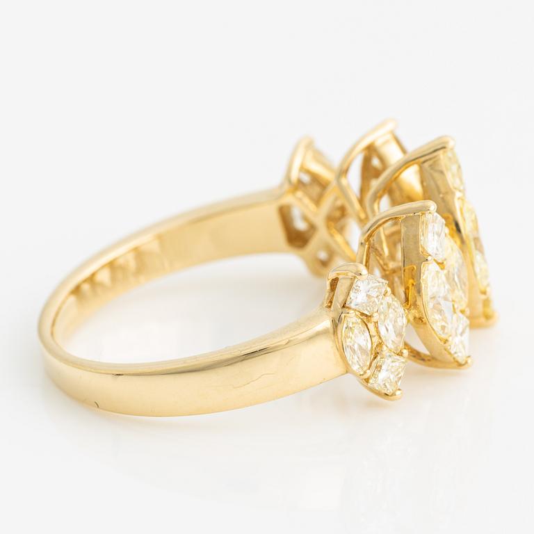 Ring, with yellow oval and princess-cut diamonds.