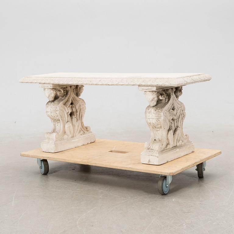 Trädgårdsbänk, betong, 1900-tal.