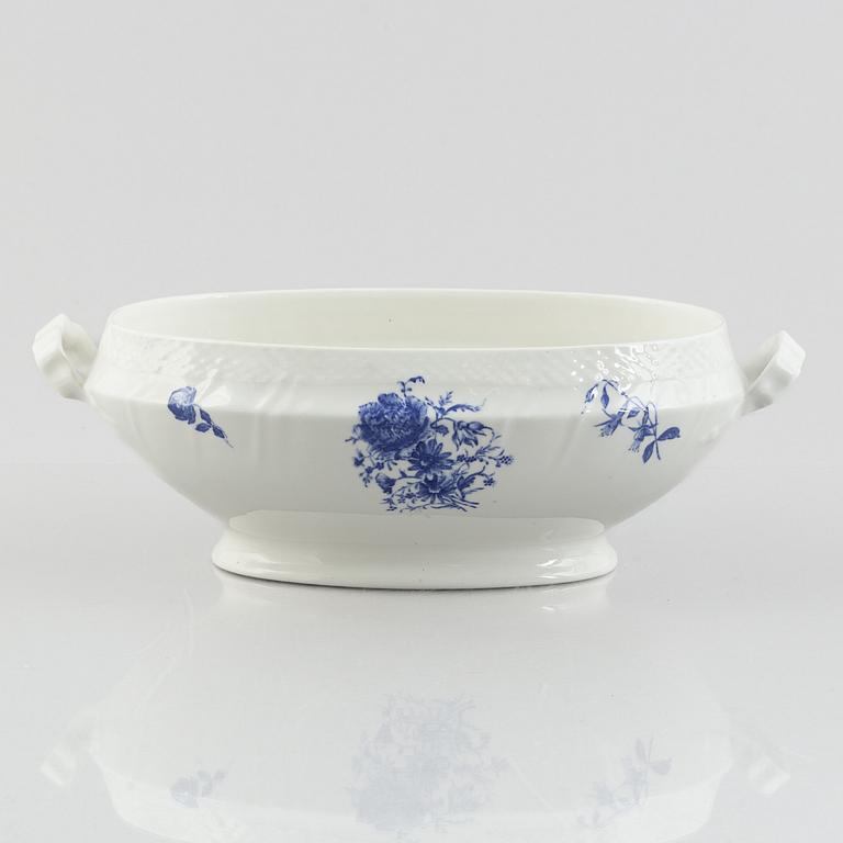 A 121-piece porcelain service, "Triumf" from Gustavsberg, Sweden.