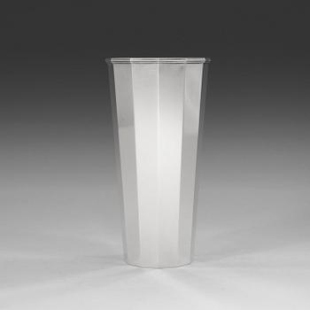 341. A Wiwen Nilsson sterling vase, Lund 1968.