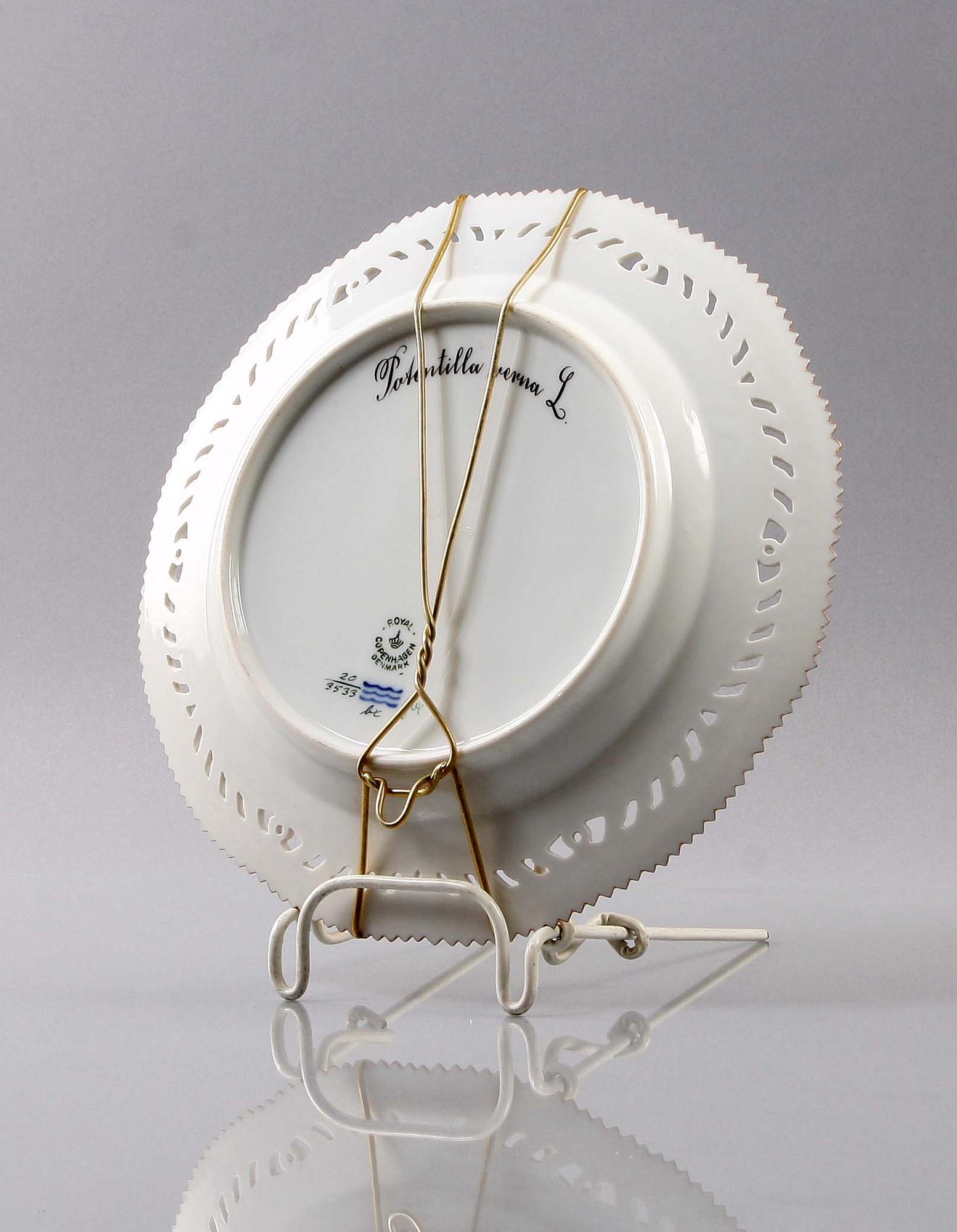 TALLRIK, porslin, "Flora Danica", Royal Copenhagen.