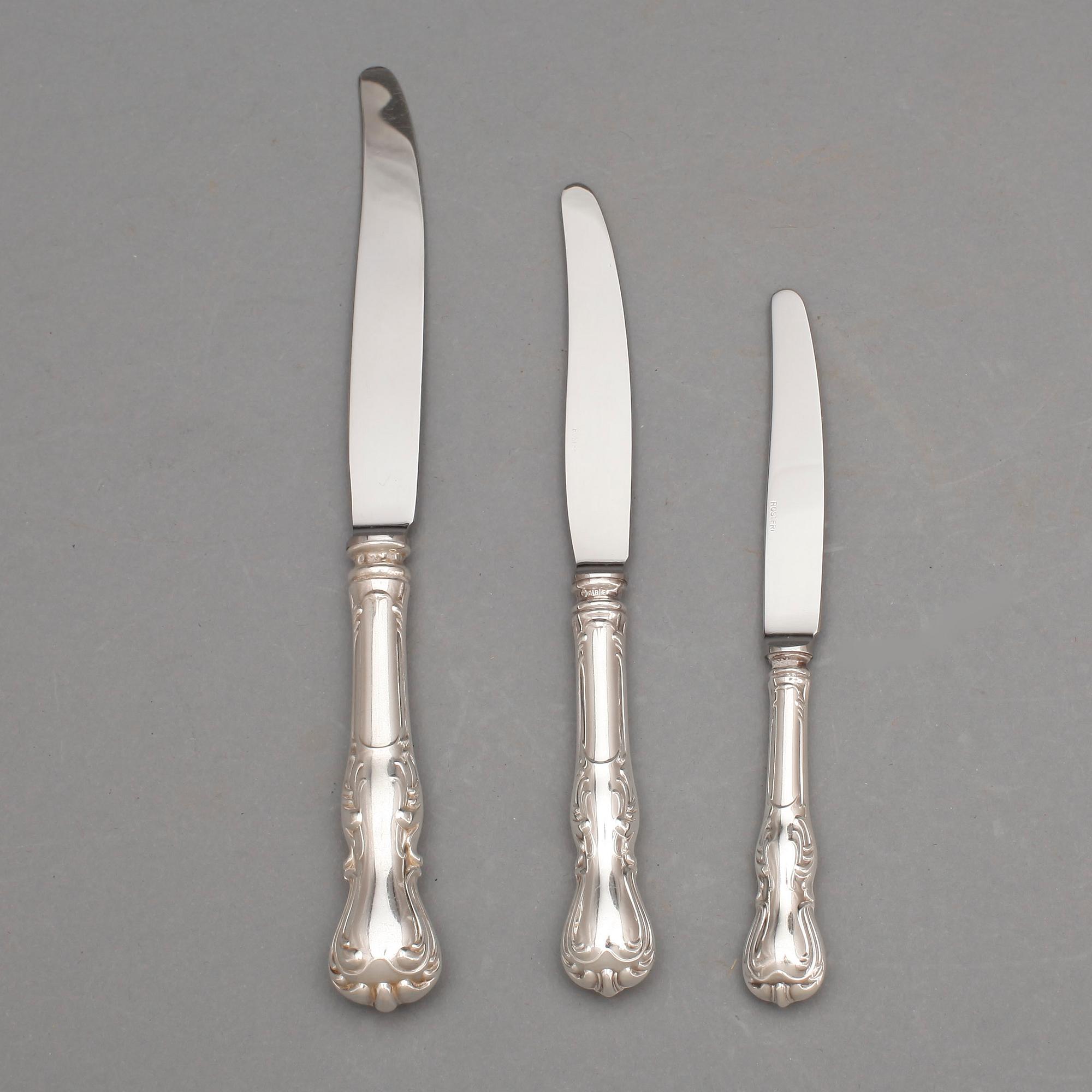 BESTICKSERVIS, 109 delar, silver modell Prins Albert CG Hallberg, Stockholm 1900-tal. Totalvikt ca 6200gr.