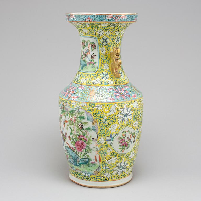 A famille rose vase, Canton, Qing dynasty, late 19th century,