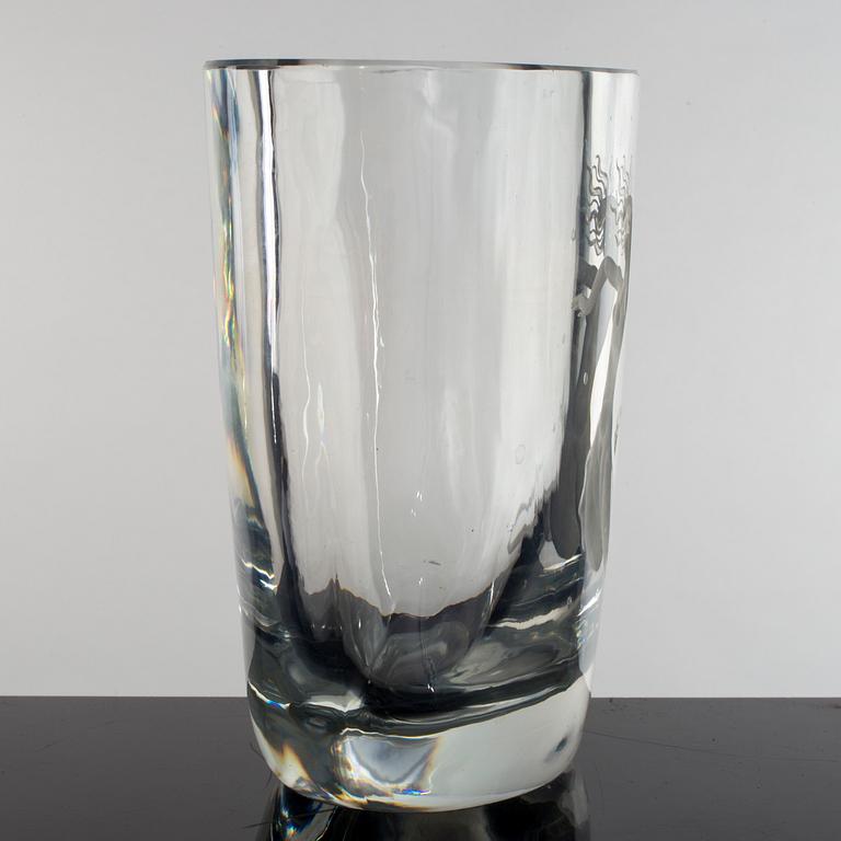 VICKE LINDSTRAND, glas, Orrefors, signerad.