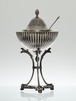 SOCKERSKÅL MED LOCK, silver. Emil Oscar Möller, Malmö 1903. Vikt c:a 580 g.