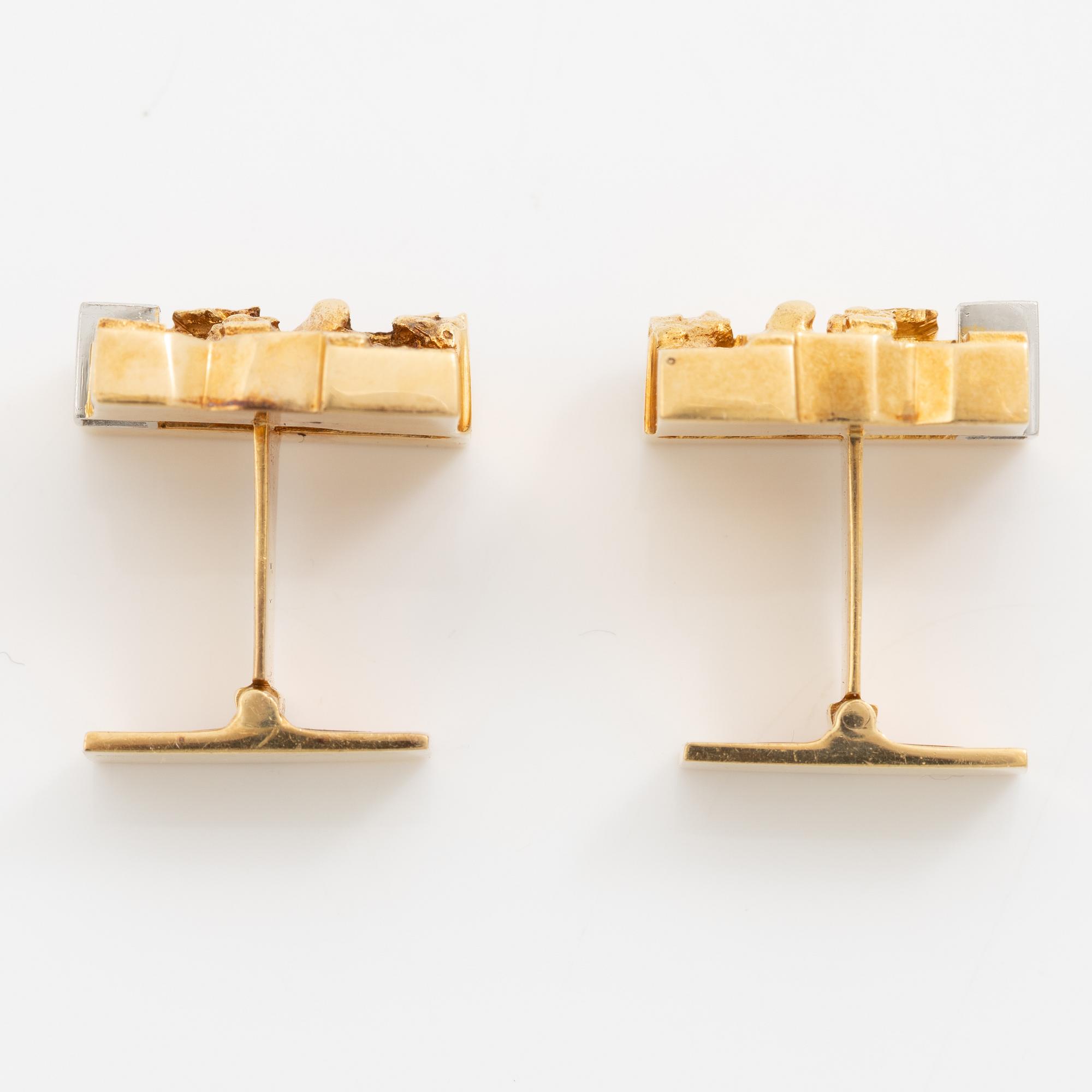 Björn Weckström, A pair of cufflinks, 18K gold with round brilliant-cut diamonds, Finland 1972.