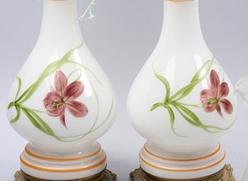 BORDSFOTOGENLAMPOR, ett par. Jugend, 1900-talets början.