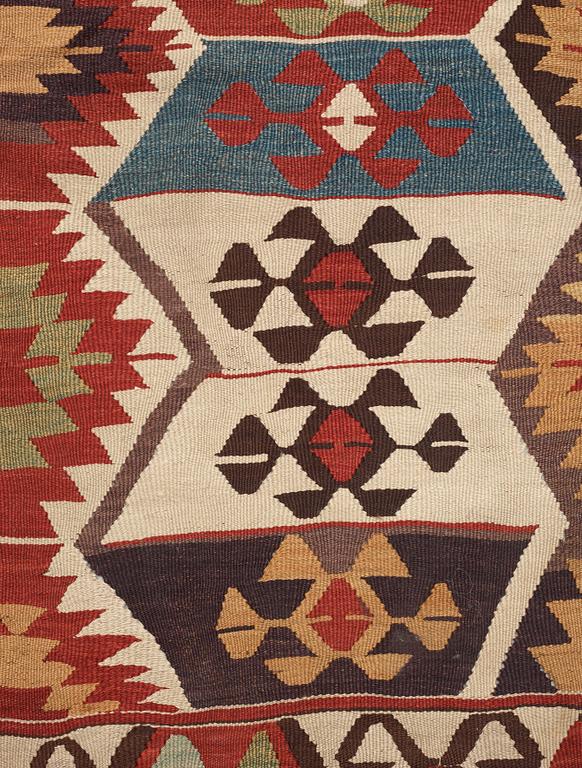 ANTIQUE ANATOLIAN KILIM, possibly Mut (south of Konya). 290,5 x 118 cm.