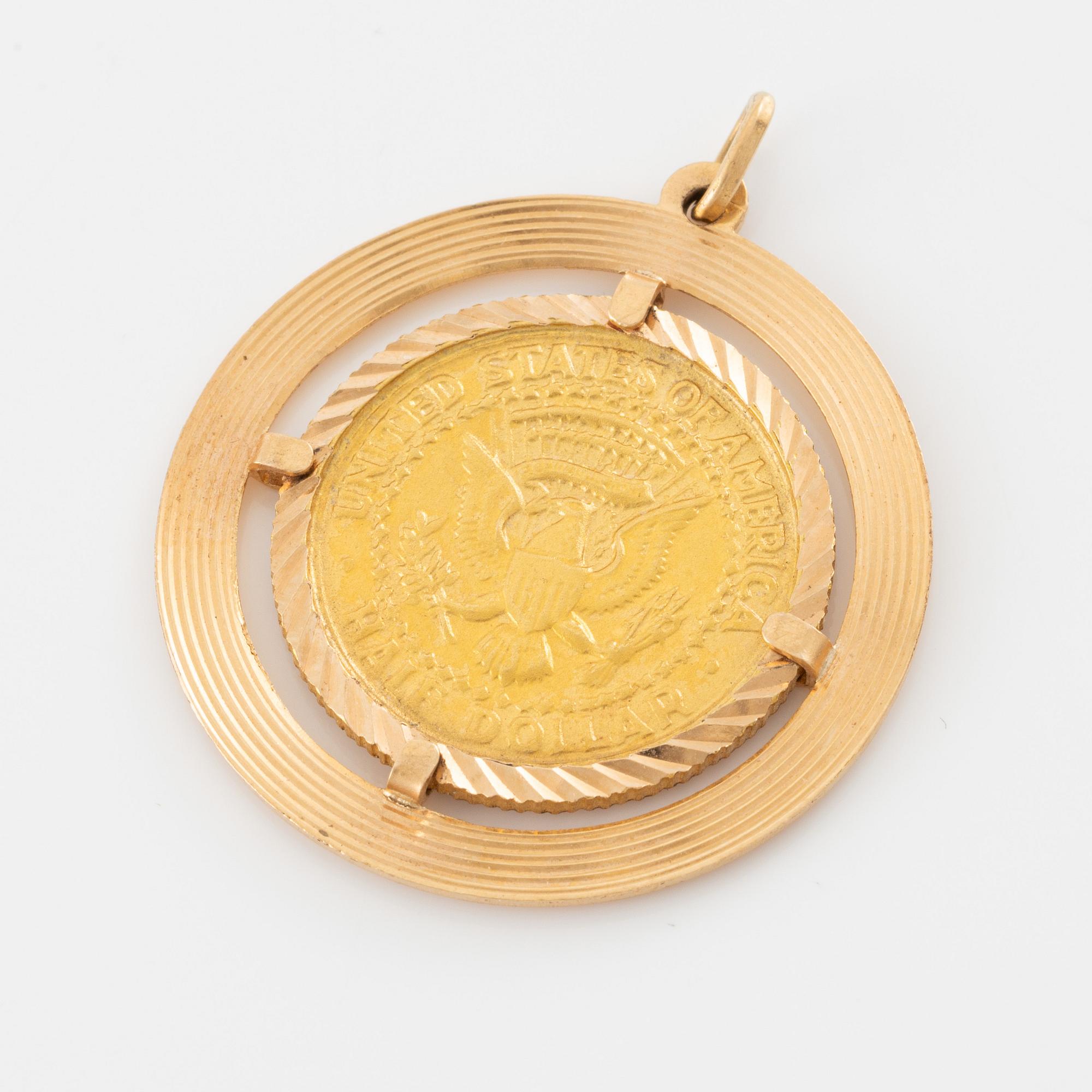 Pendant in 18K gold with gold coin.