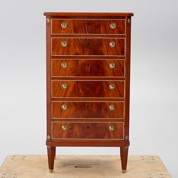 Chest of drawers, Gustavian style, mid-20th century.