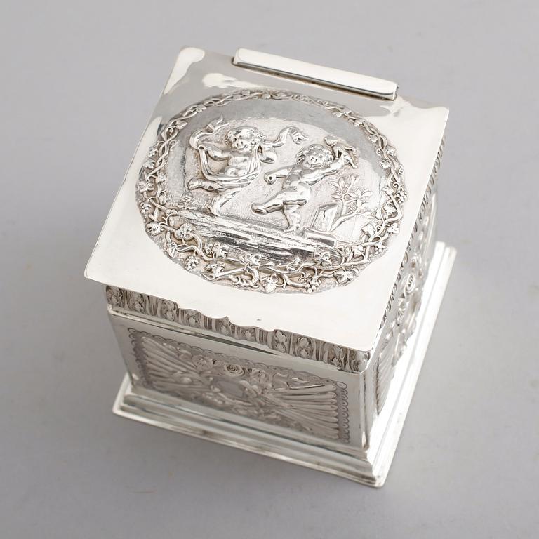 TEDOSA, silver, Mappin & Webb, London 1892. Vikt ca 325 gram.