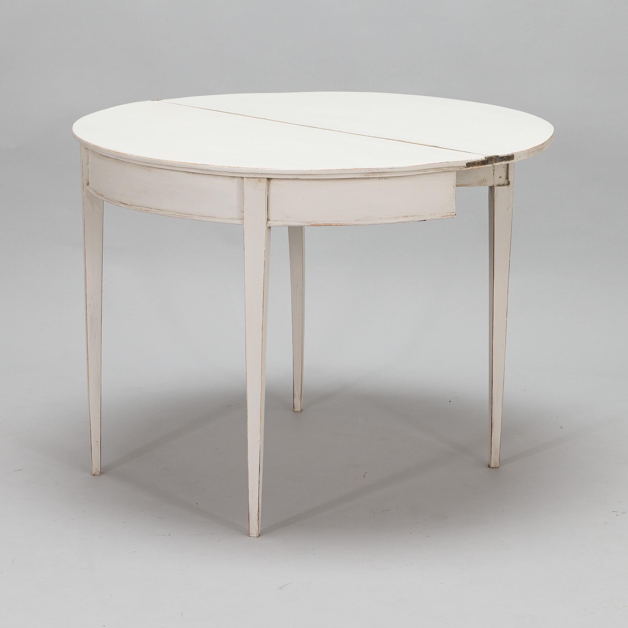 Table, so-called crescent table, second half of the 19th century.
