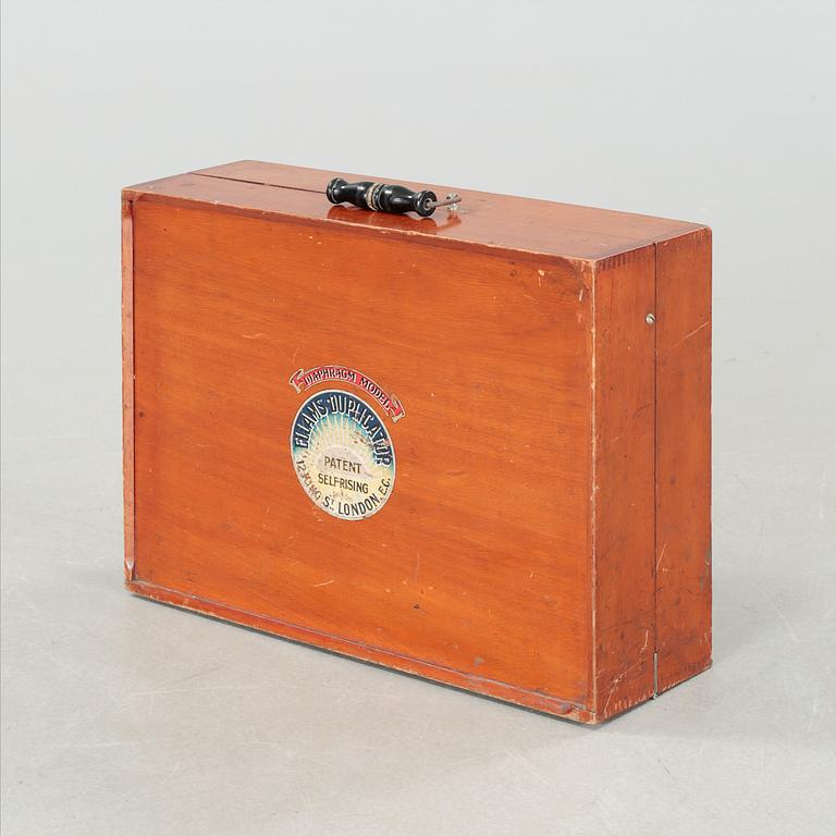 MIMEOGRAF, Ellam's Duplicator, "Diaphragm Model", omkring sekelskiftet 1900.