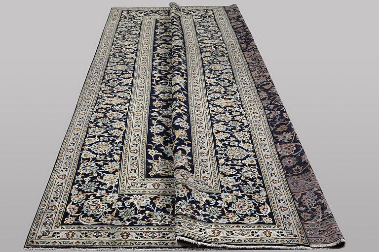 A carpet, Kashan, ca 413 x 312 cm.