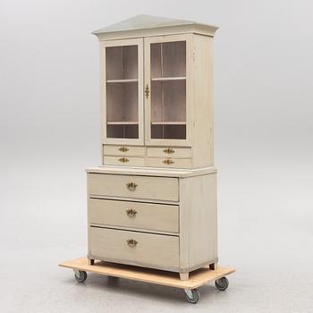 Display cabinet, 19th century.