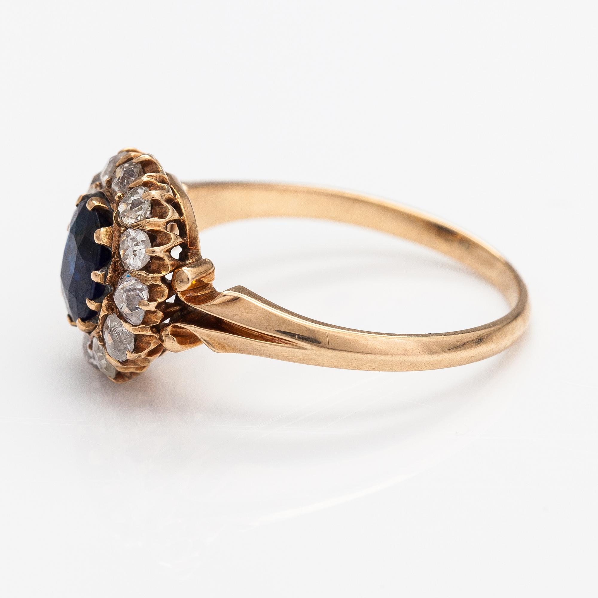 Ring, 14K guld, safir, gammalslipade diamanter ca 0.72 ct tot.