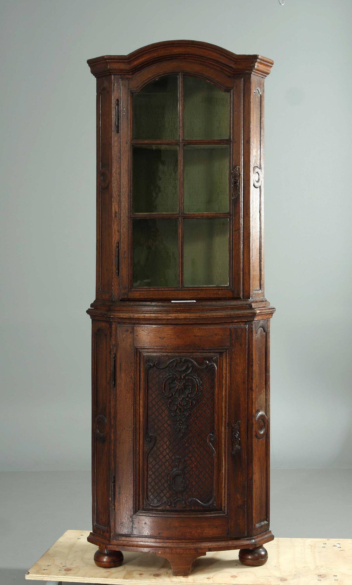 HÖRNSKÅP, rokokostil, England, 1900-tal.