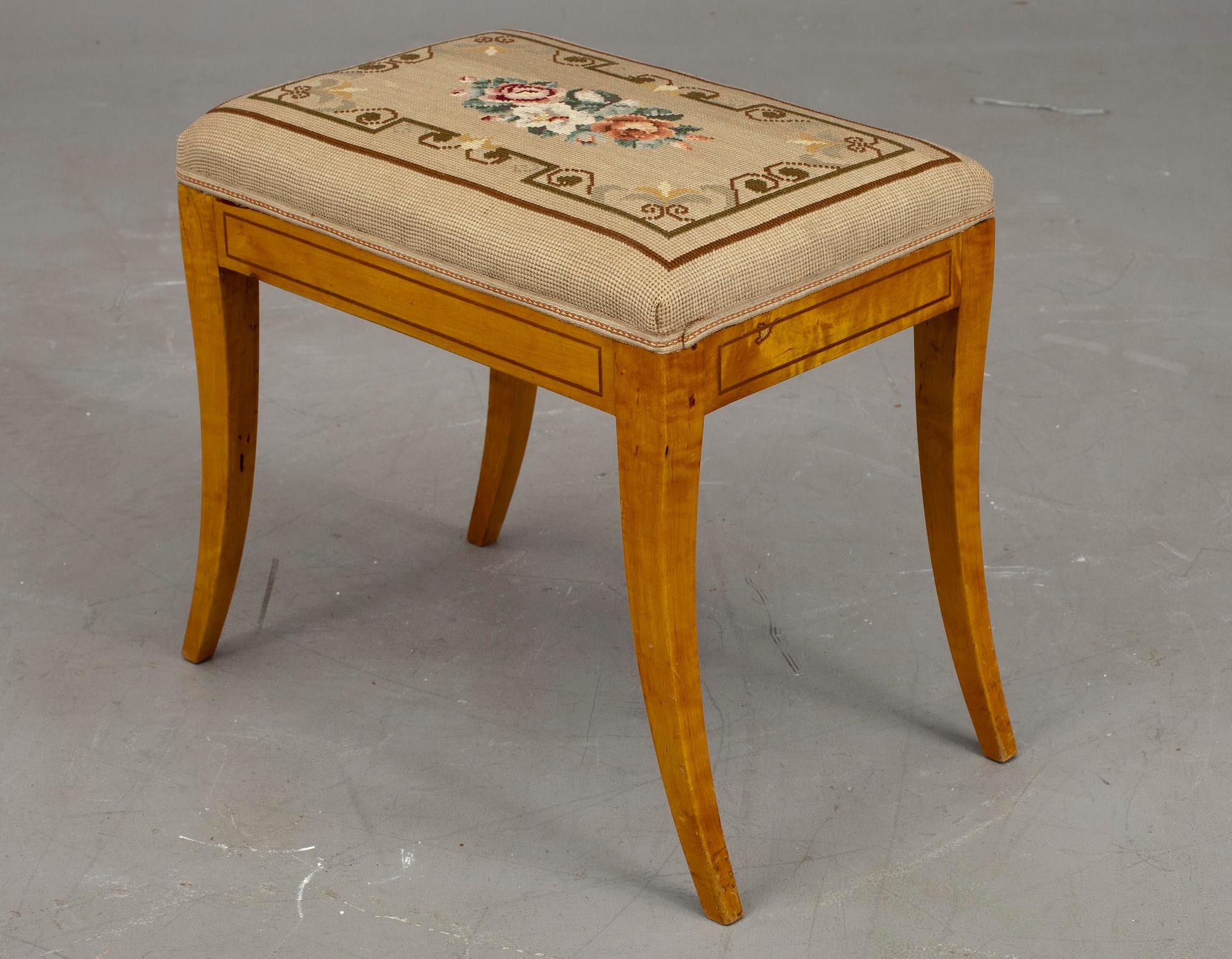 TABURETT, björk, senempire, 1800-talets mitt.