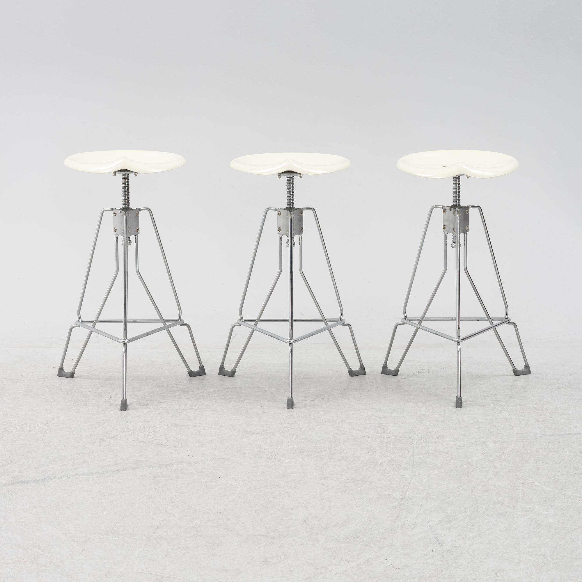 Yasu Sasamoto, pallar, 3 st, "Dulton stool", Dulton Co, 1900-talets andra hälft.