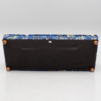 Josef Frank, a model 703 sofa, Firma Svenskt Tenn.