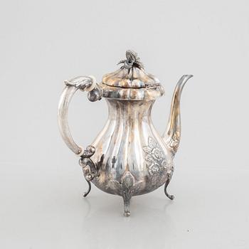 Kaffekanna, silver, troligtvis 1900-talets första hälft, med svenska importstämplar.