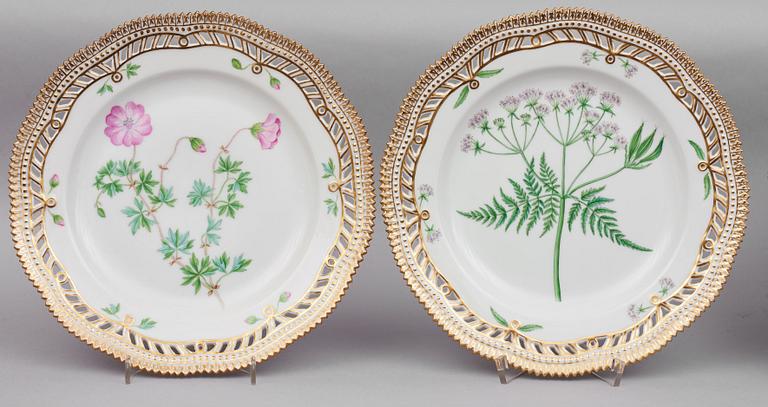 A part Royal Copenhagen 'Flora Danica' dessert service, Denmark, 20th Century. (15 pieces).