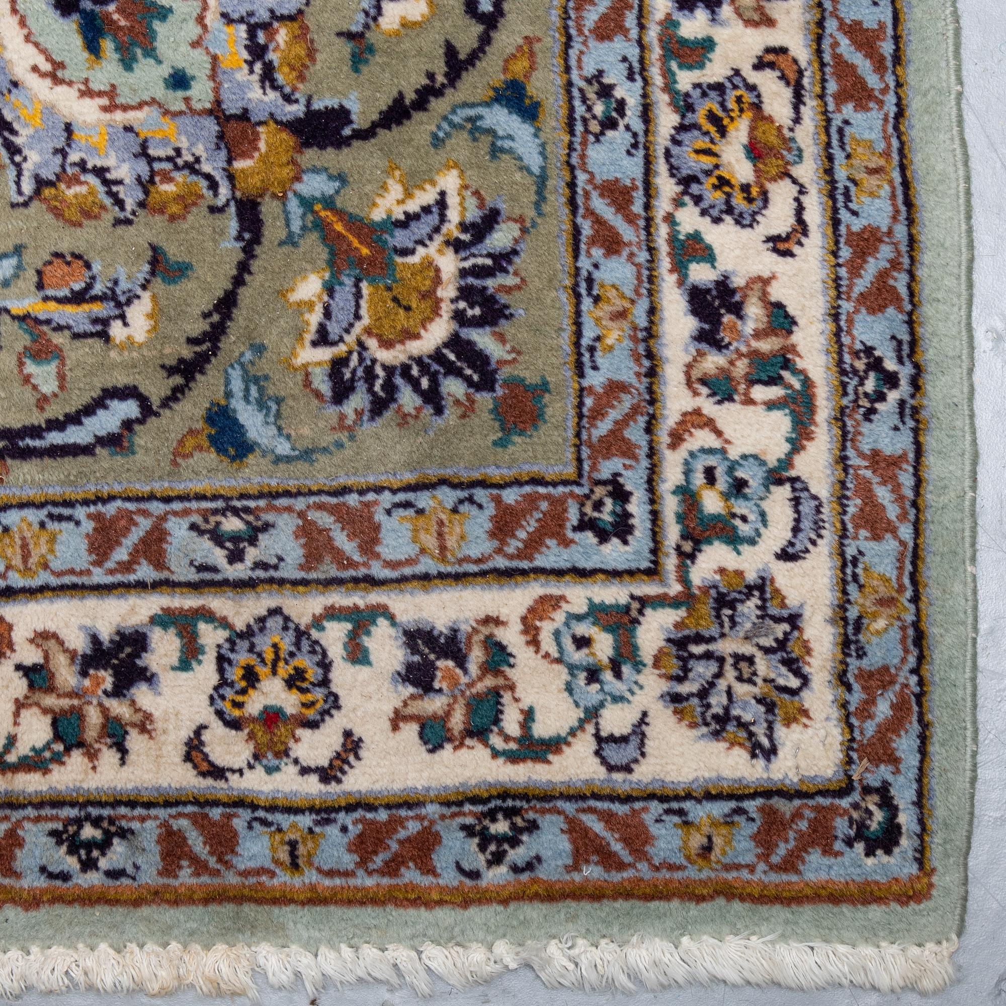 A carpet, an old Kashan, ca 554,5 x 351,5-358 cm, an inscription: Kashan Tavasoli.