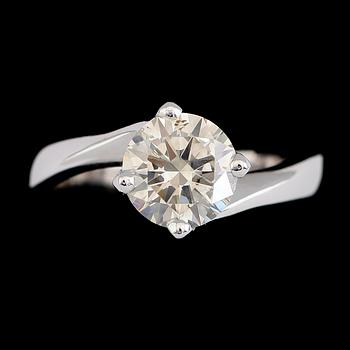 RING, 18K vitguld, briljantslipad diamant ca 2.01 ct. Vikt ca 5 g.