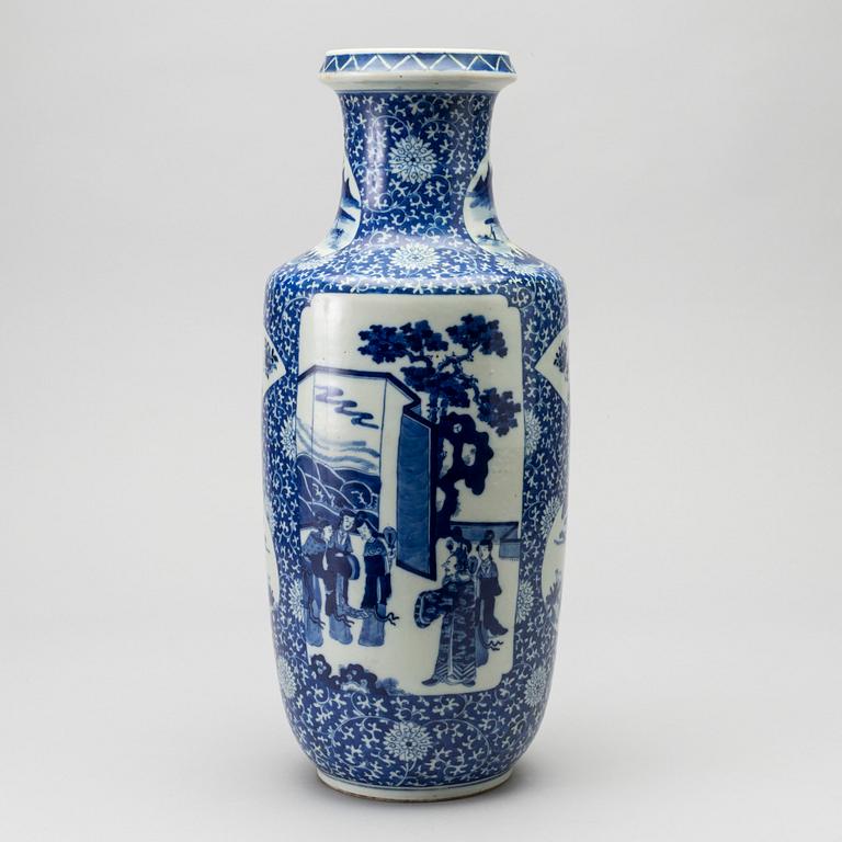 A Chinese 20th century porcelain vase.