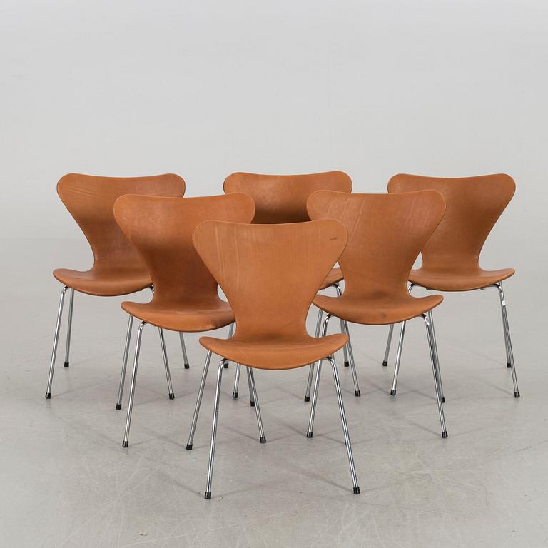 ARNE JACOBSEN, a set of 6 "Serie 7 "chairs for Fritz Hans.