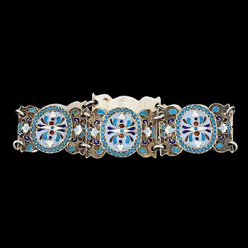 ARMBAND, silver samt emalj, trol Ryssland, 1900-tal. Vikt 42 g.