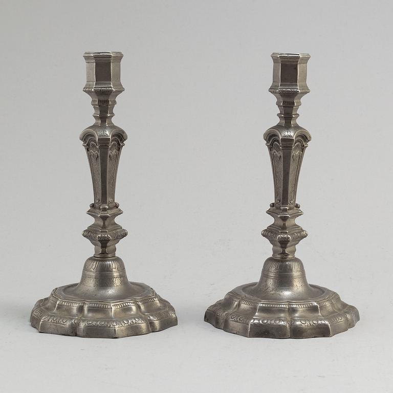 A pair of pewter Régence-style candlesticks, first half of the 20th century.