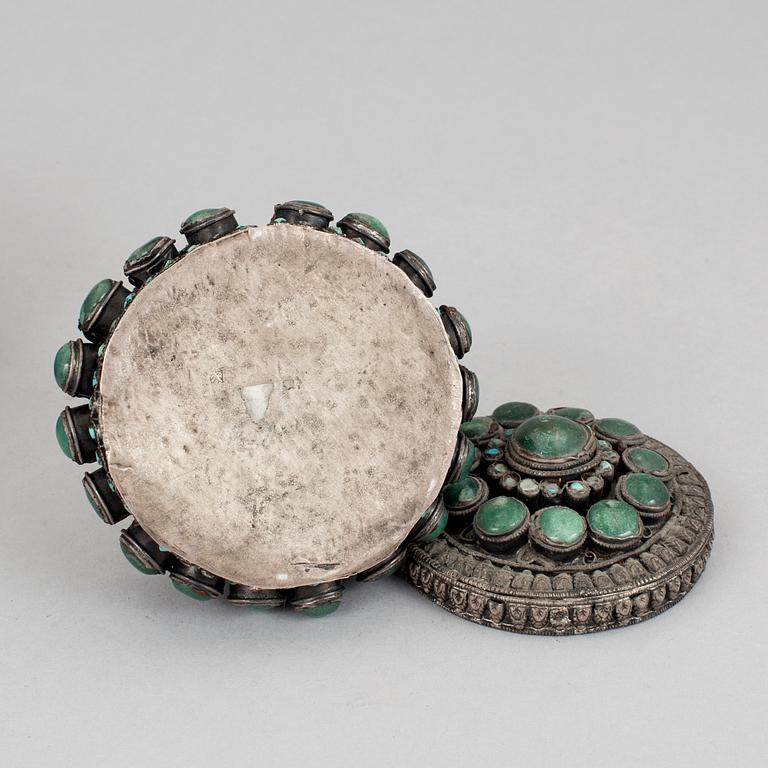 A Tibetan prayer roll and a box with cover, early 20th Century.