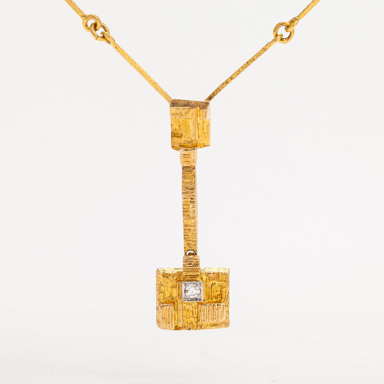 Björn Weckström, An 18K gold neckalce "Thai" with a diamond ca. 0.02 ct. Lapponia 1985.