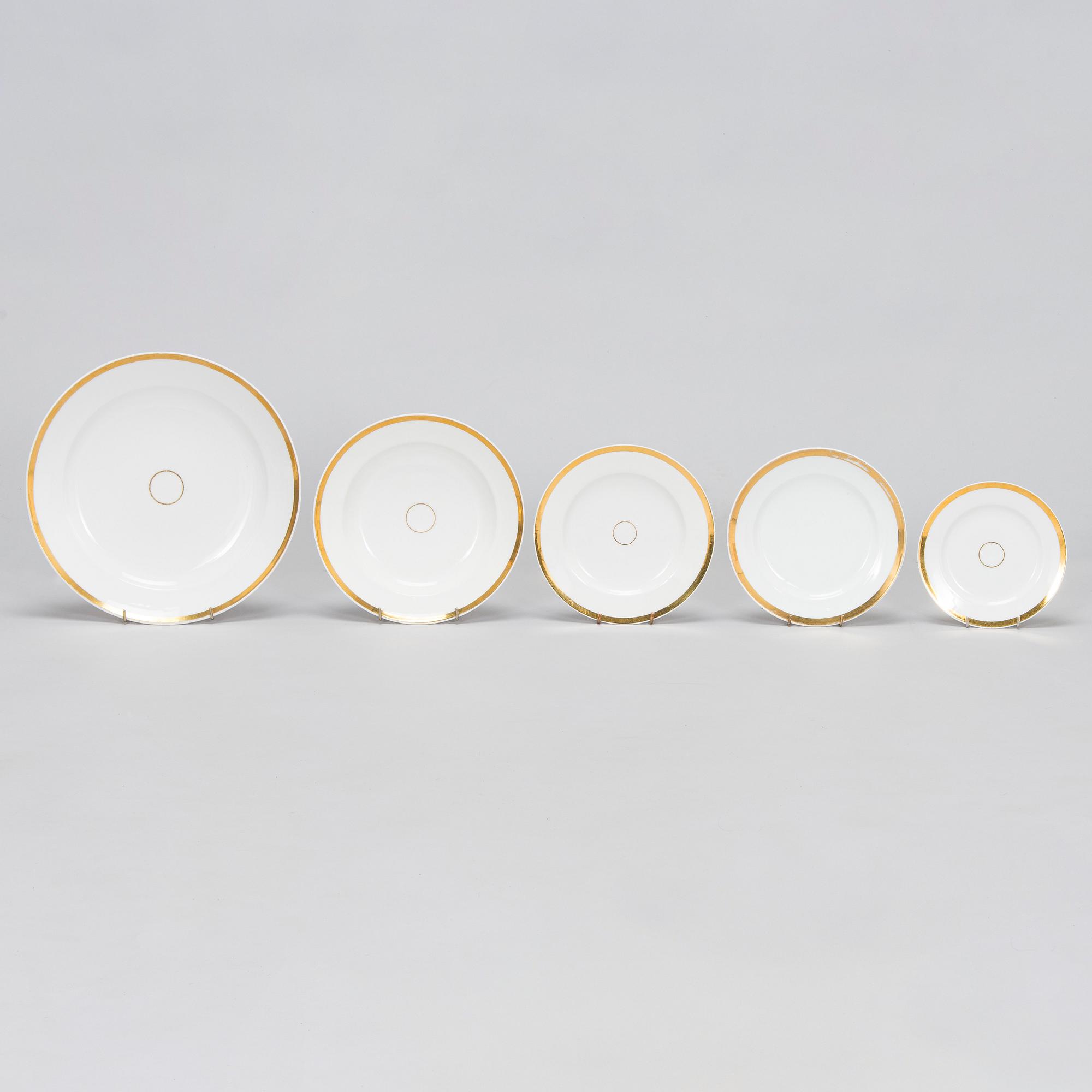 Matservis, 117 delar, enstaka stämplade Pirkenhammer, 1900-talets början.